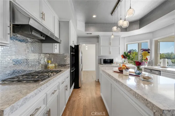 22100 Dardenne Street, Calabasas, California 91302