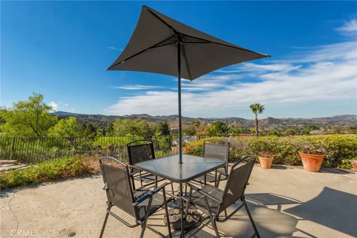 22100 Dardenne Street, Calabasas, California 91302
