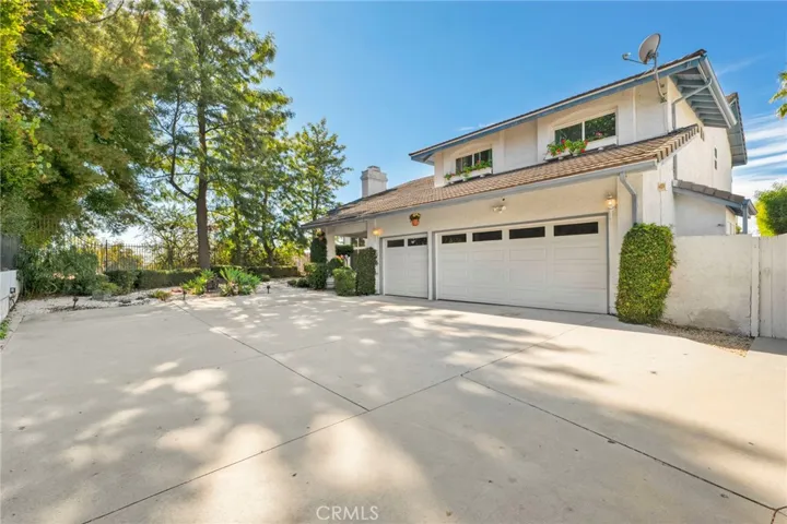22100 Dardenne Street, Calabasas, California 91302