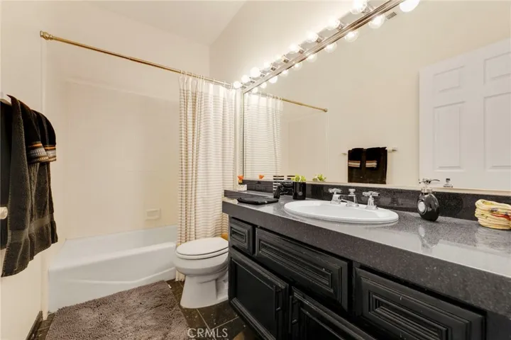 22100 Dardenne Street, Calabasas, California 91302
