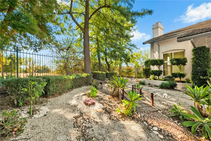 22100 Dardenne Street, Calabasas, California 91302
