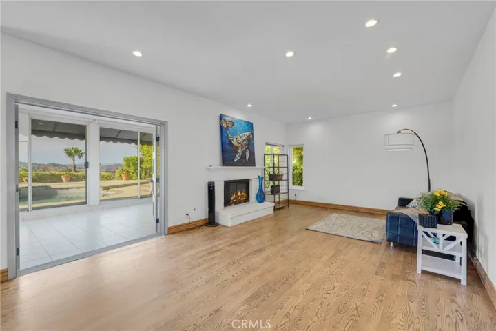 22100 Dardenne Street, Calabasas, California 91302