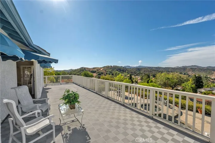 22100 Dardenne Street, Calabasas, California 91302