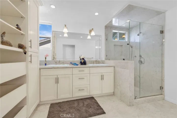 22100 Dardenne Street, Calabasas, California 91302