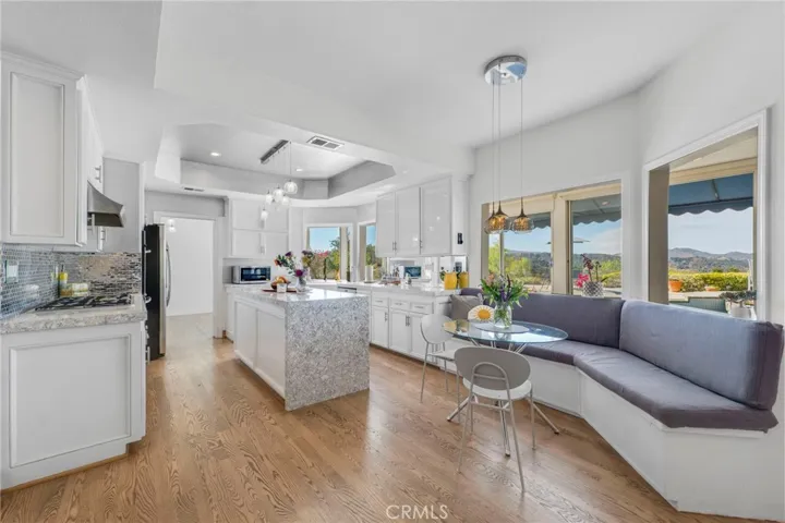 22100 Dardenne Street, Calabasas, California 91302