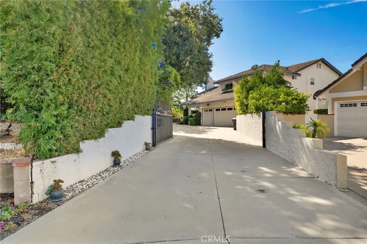 22100 Dardenne Street, Calabasas, California 91302
