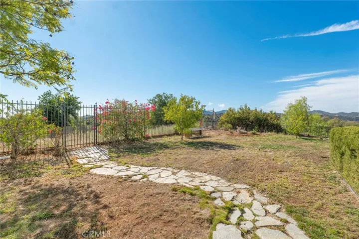 22100 Dardenne Street, Calabasas, California 91302