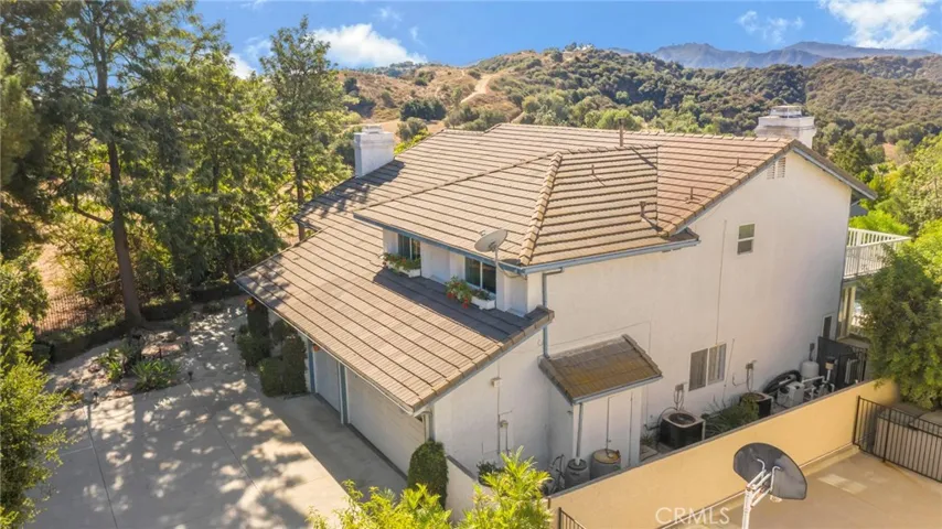 22100 Dardenne Street, Calabasas, California 91302