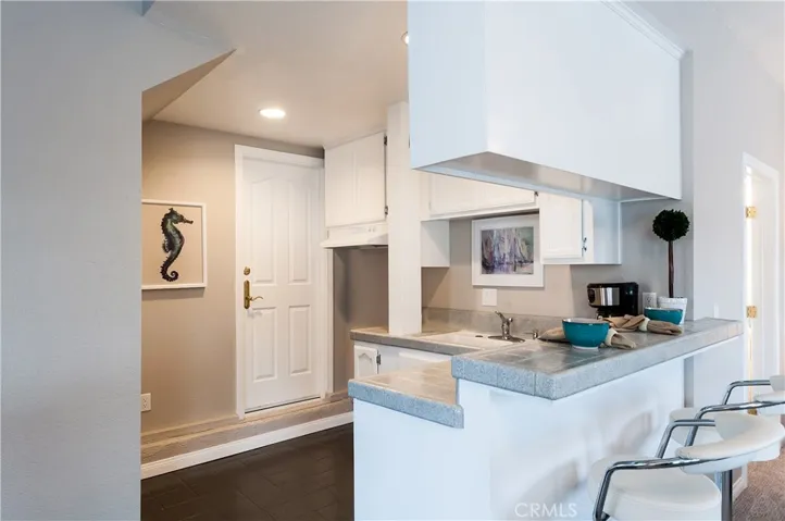 328 Rosecrans Avenue, Manhattan Beach, California 90266