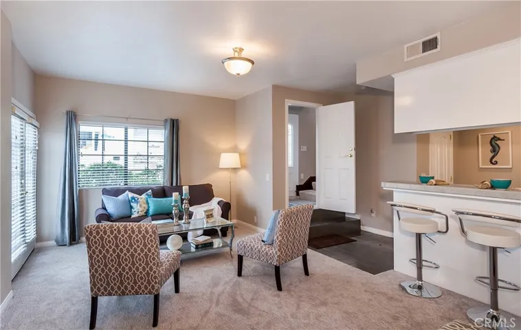 328 Rosecrans Avenue, Manhattan Beach, California 90266