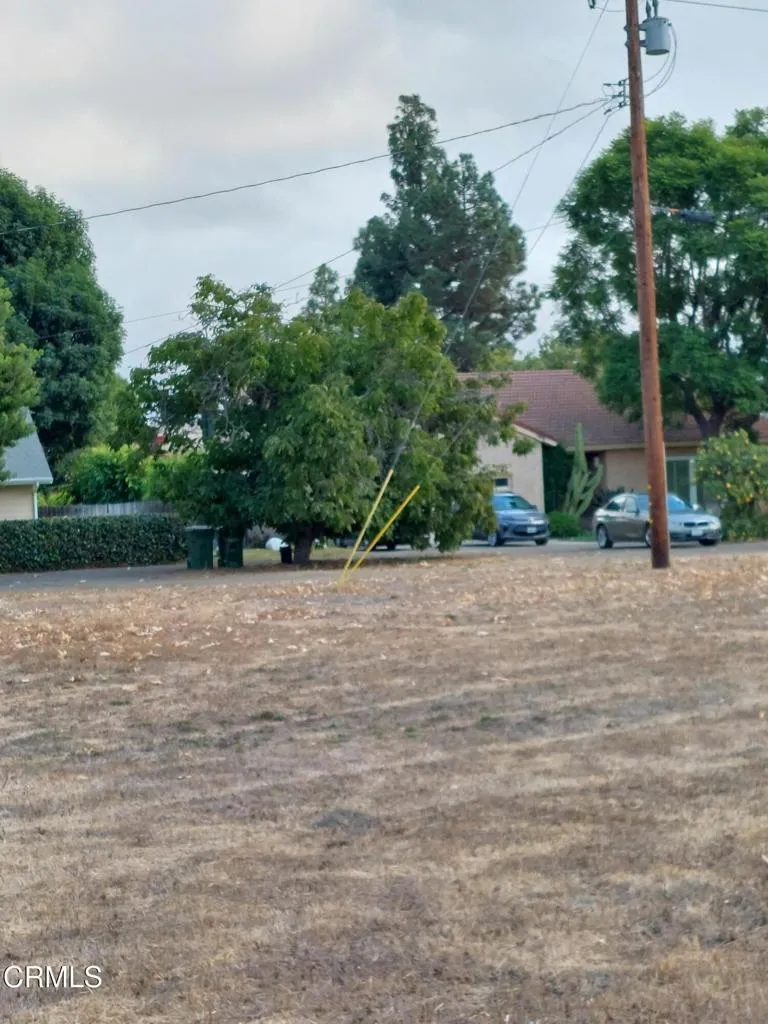 Houses SE of the lot Houses SE of the lot