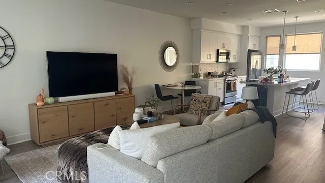 10728 Bloomfield Street, North Hollywood, California 91602