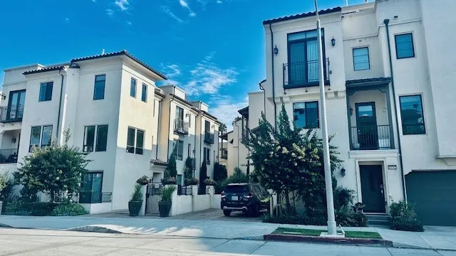 10728 Bloomfield Street, North Hollywood, California 91602