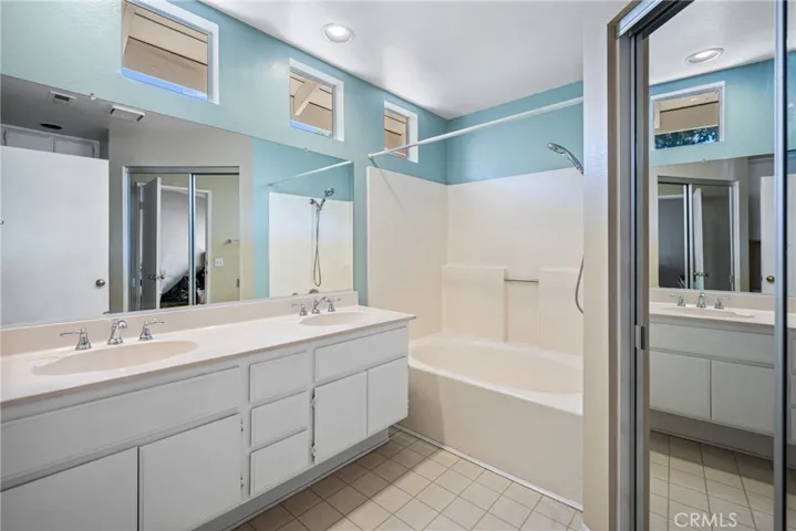 Private full bathroom