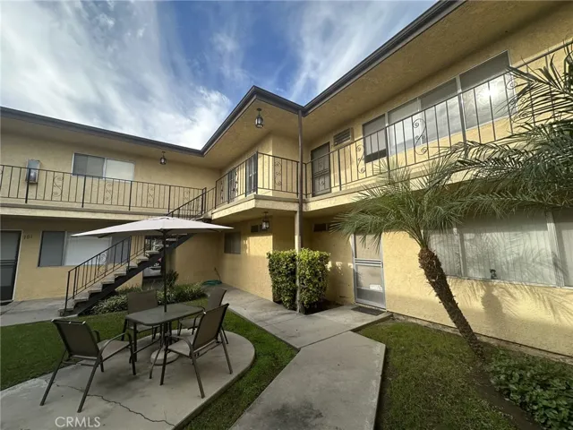10518 Western Avenue, Downey, California 90241