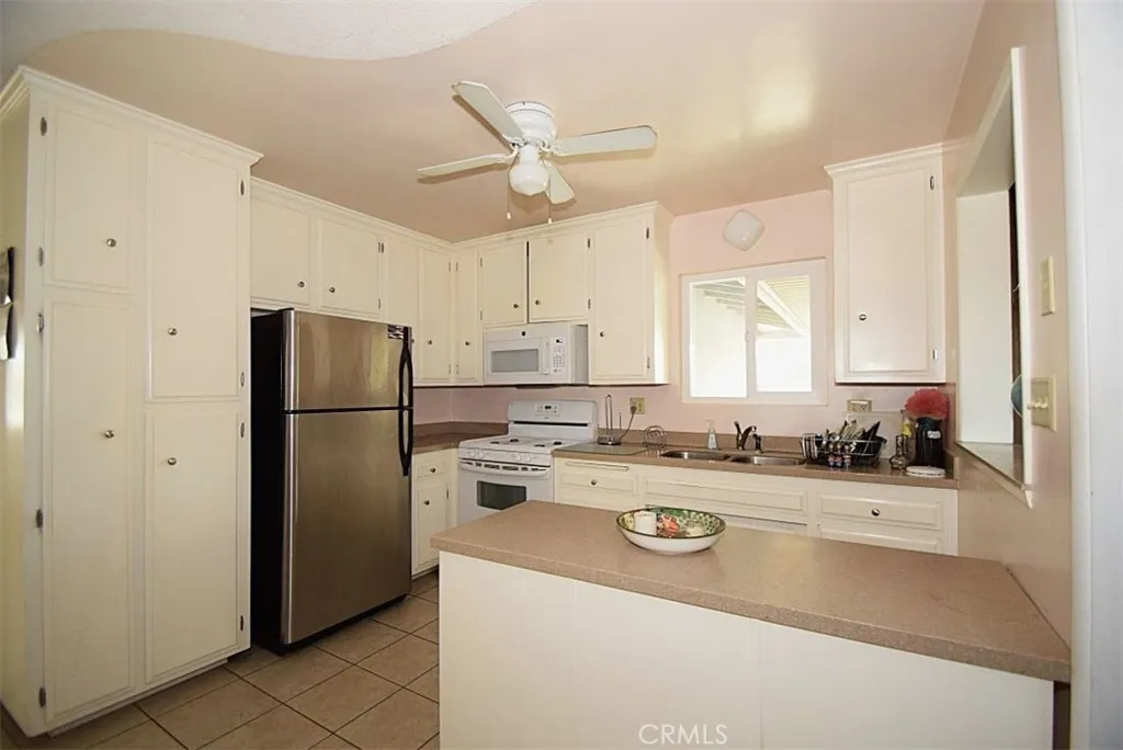 57029 Onaga Trail, Yucca Valley, California 92284 home-pic-7