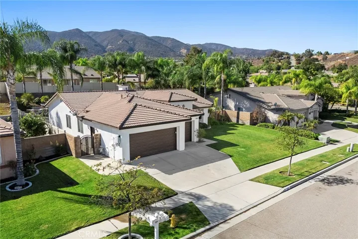 1826 Morfontaine Way, Corona, California 92883