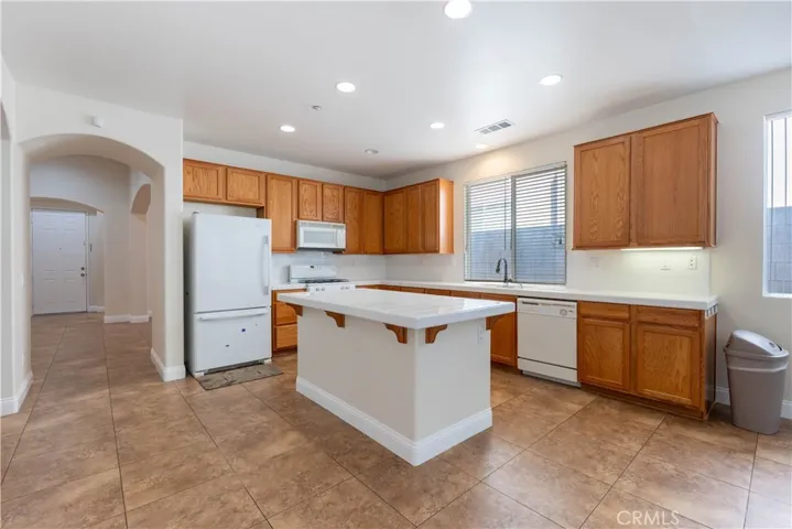 Spacious kitchen with lots of cabinet space
