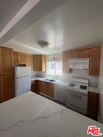 1963 17th Street 3, Santa Monica, California 90404