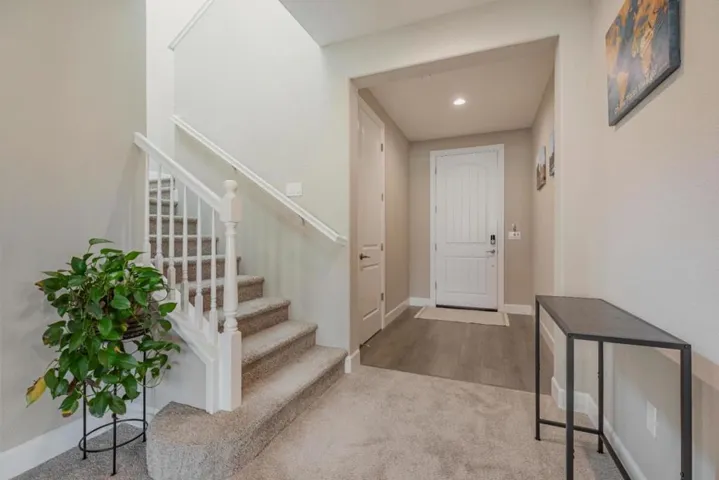 1087 Sunridge Drive, Hollister, California 95023