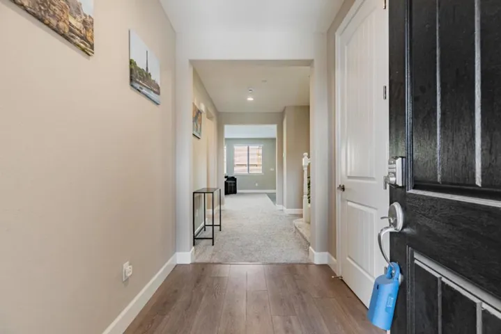 1087 Sunridge Drive, Hollister, California 95023