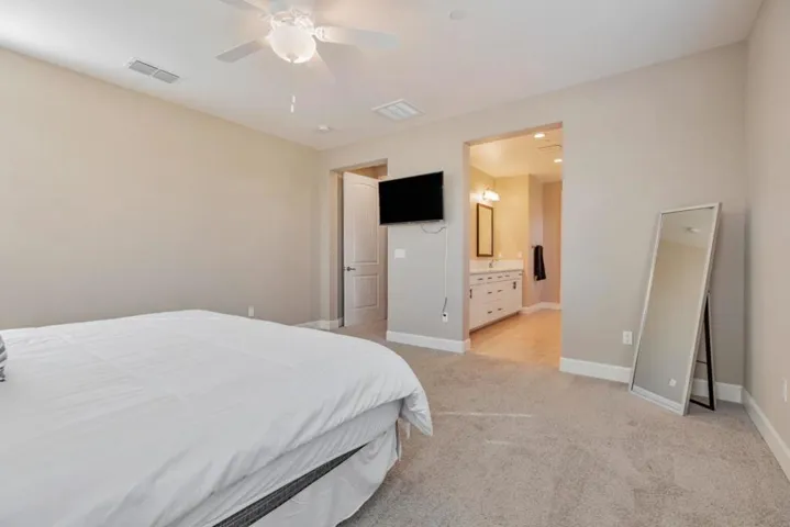 1087 Sunridge Drive, Hollister, California 95023