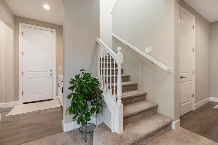 1087 Sunridge Drive, Hollister, California 95023