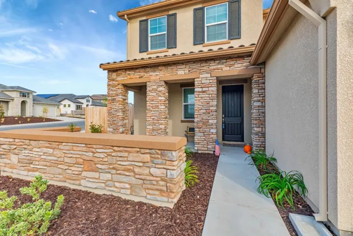 1087 Sunridge Drive, Hollister, California 95023