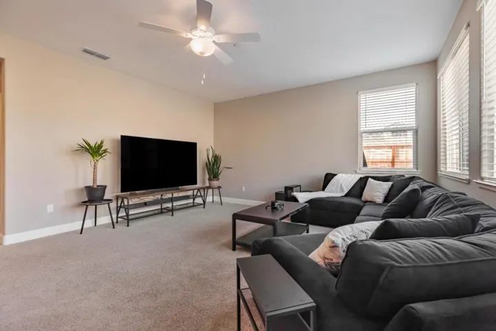 1087 Sunridge Drive, Hollister, California 95023
