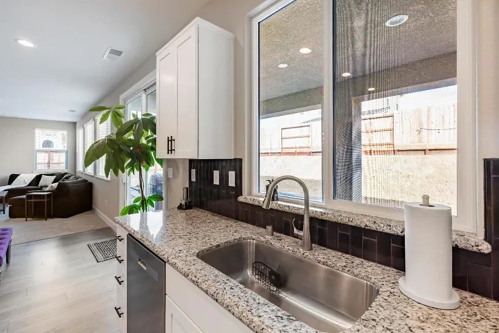 1087 Sunridge Drive, Hollister, California 95023