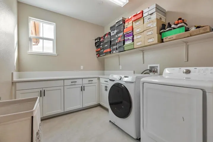 1087 Sunridge Drive, Hollister, California 95023