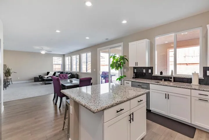 1087 Sunridge Drive, Hollister, California 95023