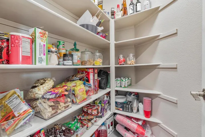 1087 Sunridge Drive, Hollister, California 95023