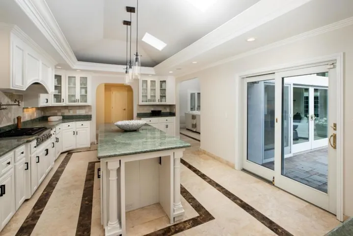 12264 Tepa Way, Los Altos Hills, California 94022