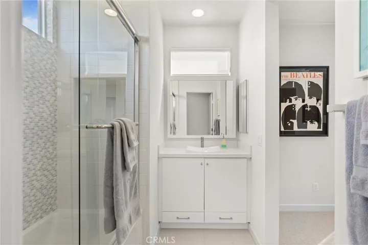 Bathroom in bedroom #2