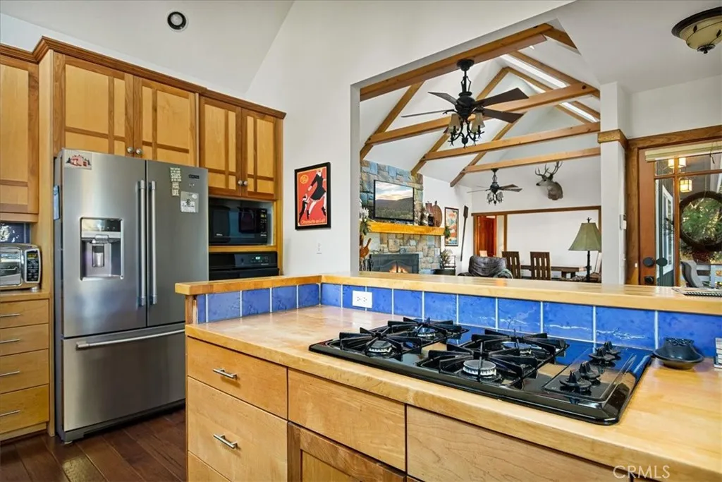 226 Holiday Drive, Lake Arrowhead, California 92352 home-pic-17