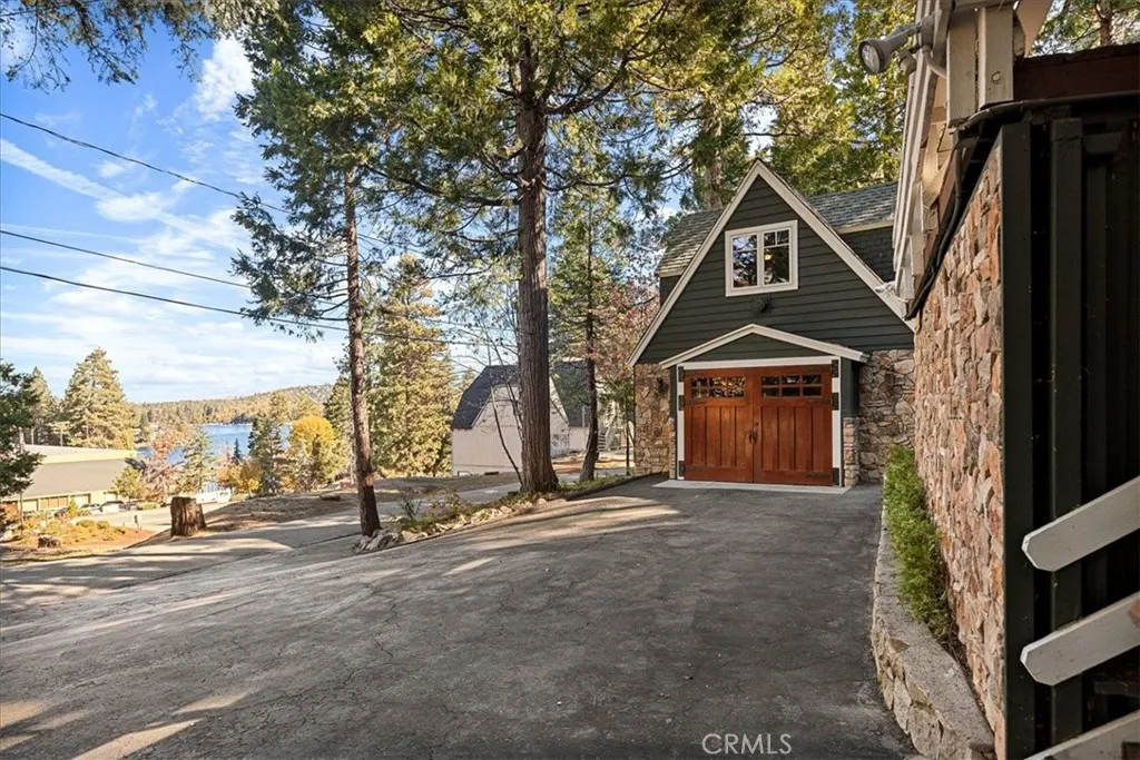 226 Holiday Drive, Lake Arrowhead, California 92352 home-pic-6