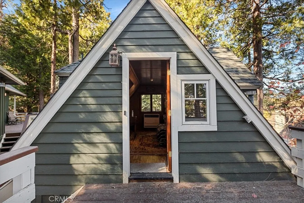 226 Holiday Drive, Lake Arrowhead, California 92352 home-pic-33