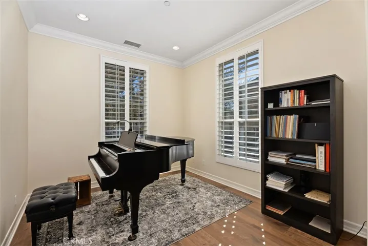 entry office/bonus room