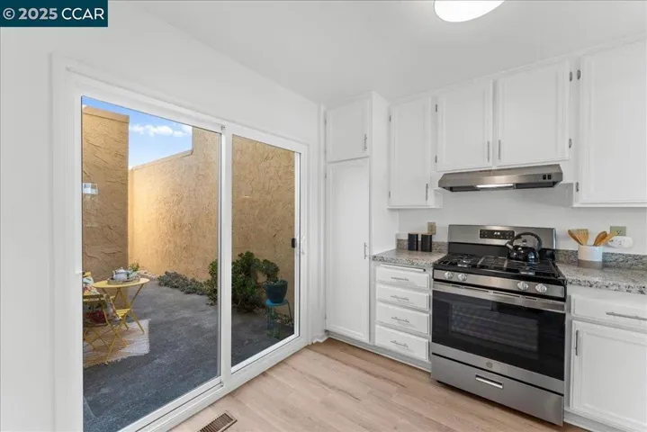 Updated Kitchen w/Stainless Steel Appliances