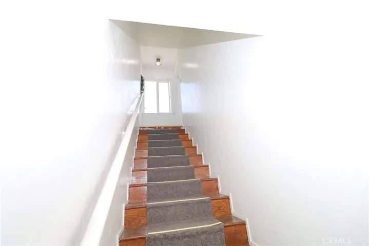 Common staircase to unit