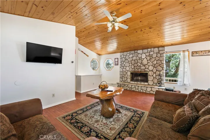 31505 Circle View, Running Springs, California 92382