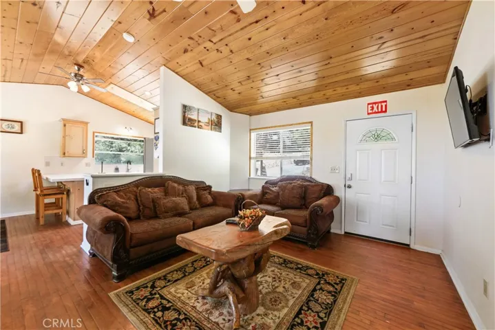 31505 Circle View, Running Springs, California 92382