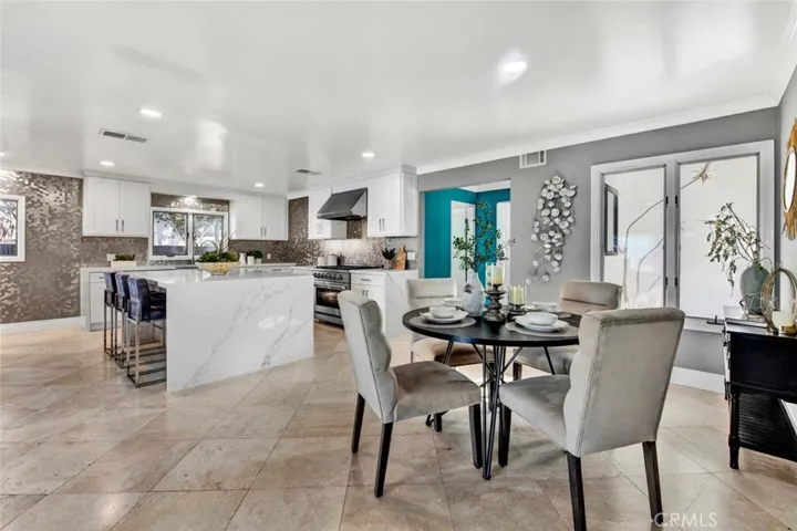 Ding plus kitchen