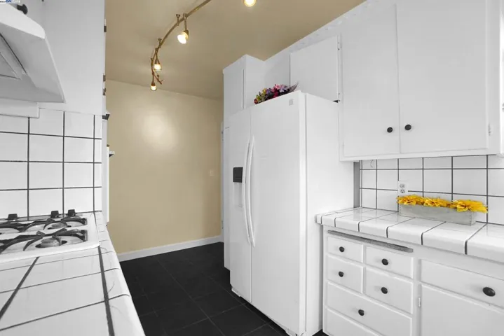 2427 Easy Street, San Leandro, California 94578