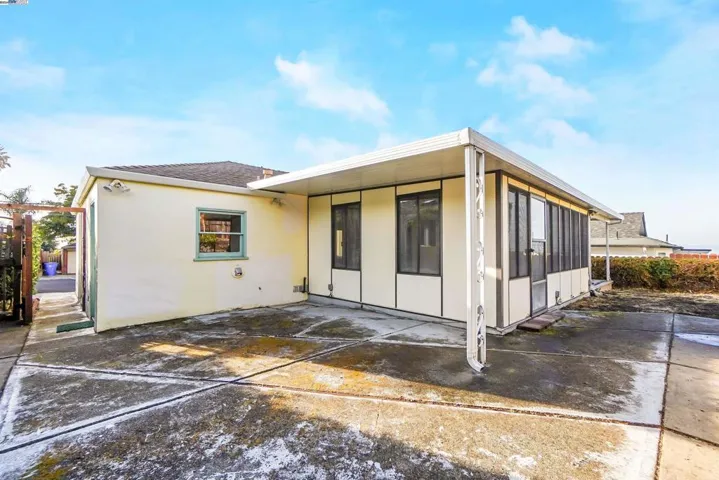 2427 Easy Street, San Leandro, California 94578