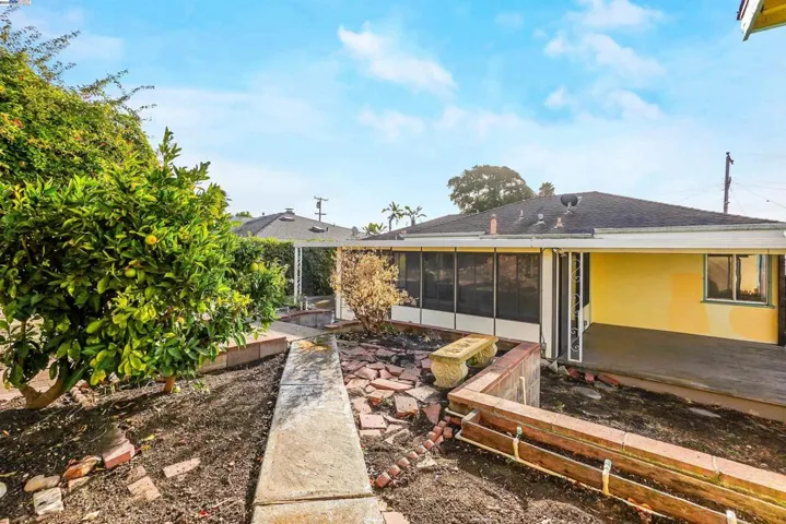 2427 Easy Street, San Leandro, California 94578