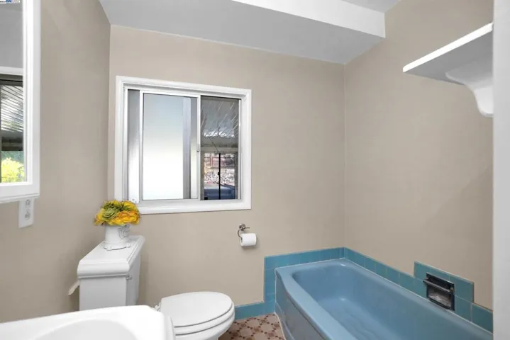 2427 Easy Street, San Leandro, California 94578