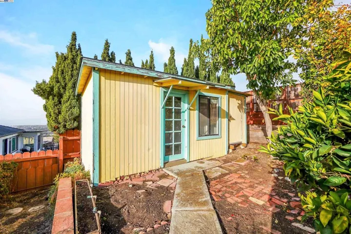 2427 Easy Street, San Leandro, California 94578