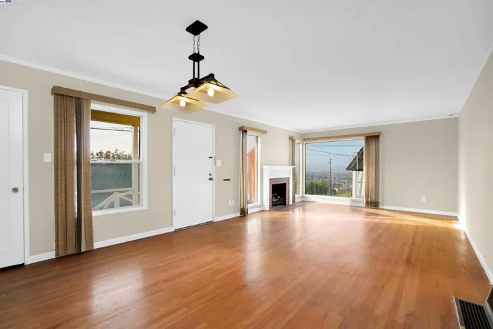 2427 Easy Street, San Leandro, California 94578